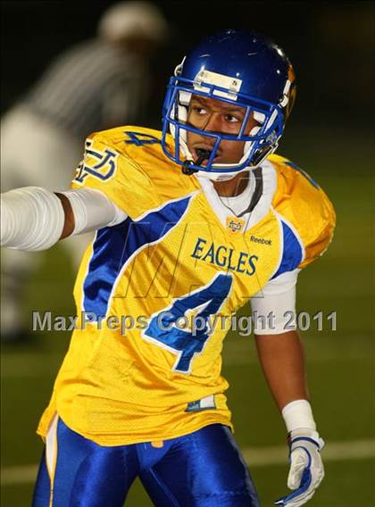 Thumbnail 1 in Verbum Dei vs. Bosco Tech photogallery.