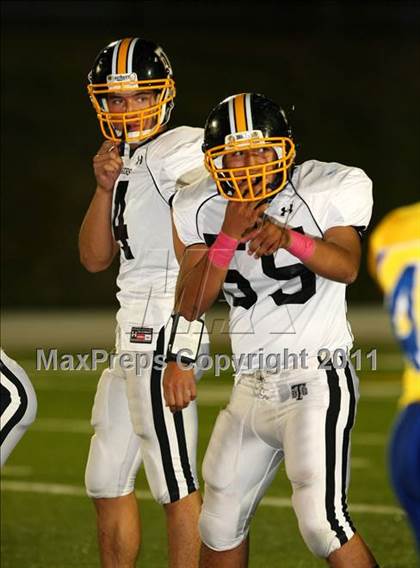 Thumbnail 2 in Verbum Dei vs. Bosco Tech photogallery.