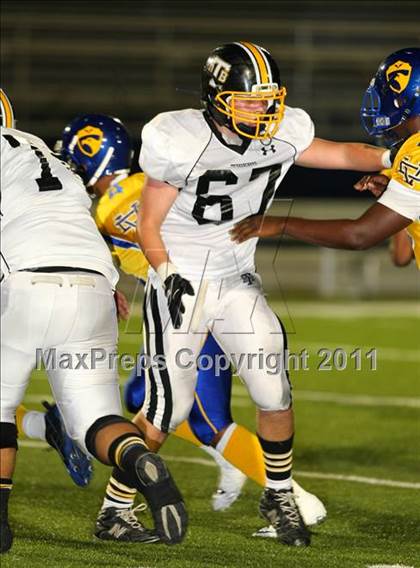 Thumbnail 2 in Verbum Dei vs. Bosco Tech photogallery.