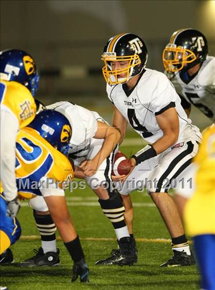 Thumbnail 2 in Verbum Dei vs. Bosco Tech photogallery.