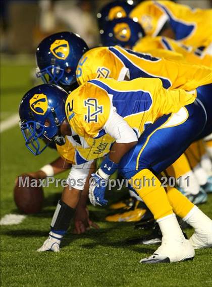 Thumbnail 1 in Verbum Dei vs. Bosco Tech photogallery.