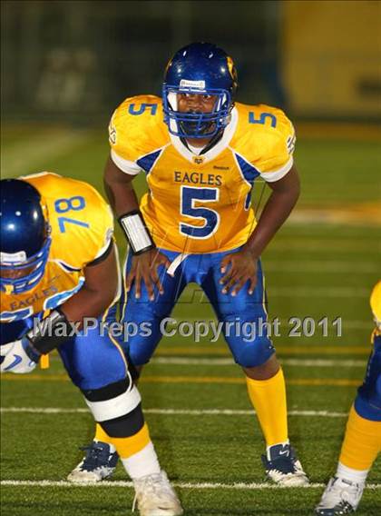 Thumbnail 1 in Verbum Dei vs. Bosco Tech photogallery.