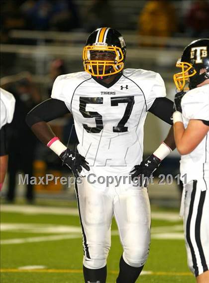 Thumbnail 1 in Verbum Dei vs. Bosco Tech photogallery.