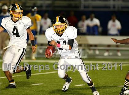 Thumbnail 1 in Verbum Dei vs. Bosco Tech photogallery.