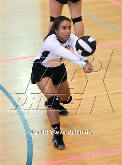 Thumbnail 2 in St. Mary's Dominican vs. St. Thomas Aquinas (Catholic League Tournament) photogallery.