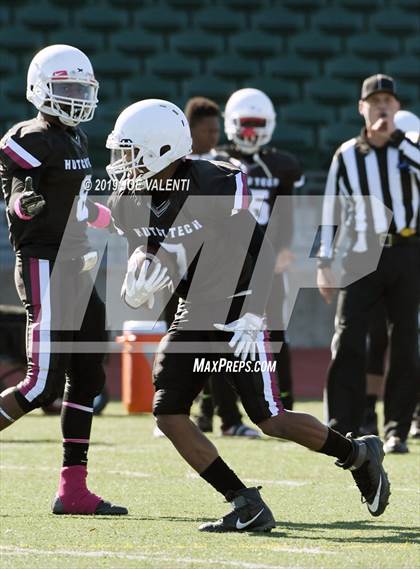 Thumbnail 3 in Clarence @ Hutchinson-Central Tech/Emerson Vo-Tech/City Honors/School of the Arts photogallery.