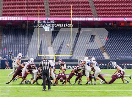 Thumbnail 3 in Friendswood vs. Cinco Ranch (UIL 6A Regional Playoff) photogallery.