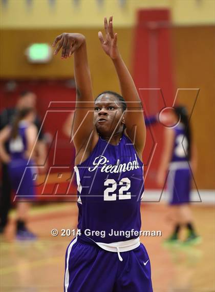 Thumbnail 3 in Scotts Valley vs. Piedmont (Cardinal Newman Classic) photogallery.