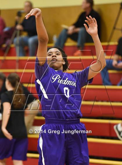 Thumbnail 2 in Scotts Valley vs. Piedmont (Cardinal Newman Classic) photogallery.