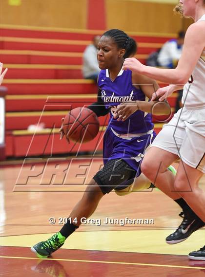 Thumbnail 2 in Scotts Valley vs. Piedmont (Cardinal Newman Classic) photogallery.