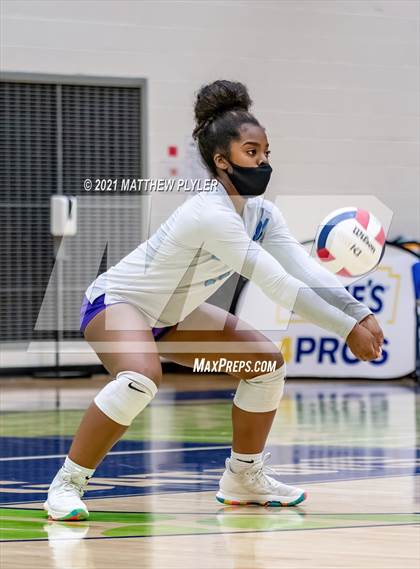 Thumbnail 2 in Cox Mill vs. D.H. Conley (NCHSAA 3A Final) (1 of 2 - the game) photogallery.