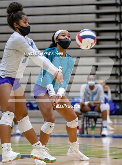 Thumbnail 1 in Cox Mill vs. D.H. Conley (NCHSAA 3A Final) (1 of 2 - the game) photogallery.