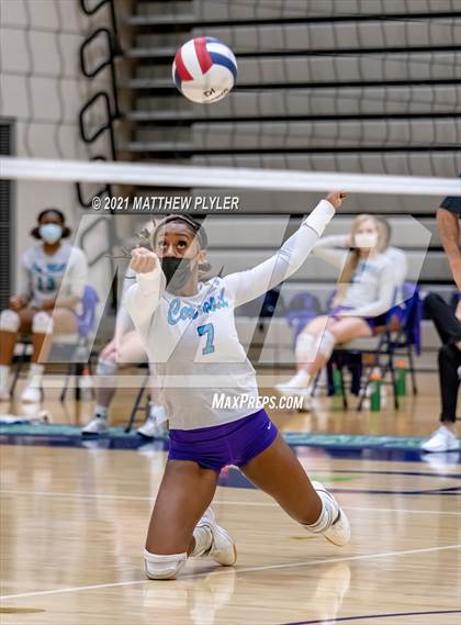 Thumbnail 3 in Cox Mill vs. D.H. Conley (NCHSAA 3A Final) (1 of 2 - the game) photogallery.