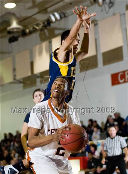 Thumbnail 3 in Turlock vs. Central (Modesto Christian Holiday Hoops)  photogallery.