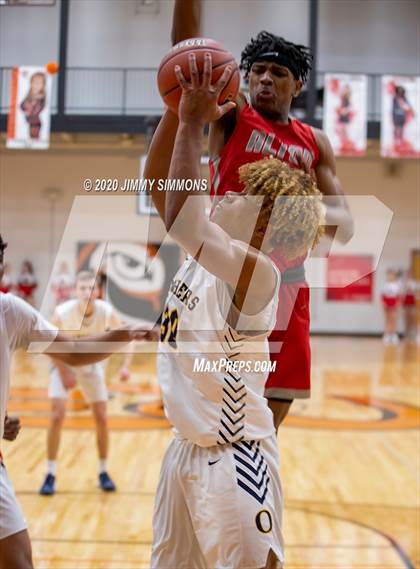 Thumbnail 1 in O'Fallon vs. Alton  (IHSA 4A Regional Semifinal) photogallery.