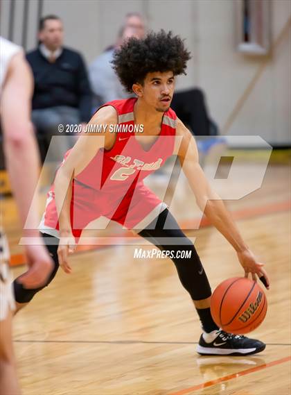 Thumbnail 2 in O'Fallon vs. Alton  (IHSA 4A Regional Semifinal) photogallery.
