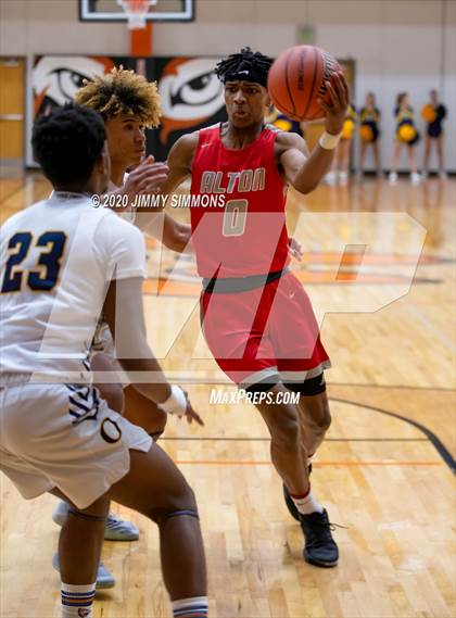 Thumbnail 3 in O'Fallon vs. Alton  (IHSA 4A Regional Semifinal) photogallery.