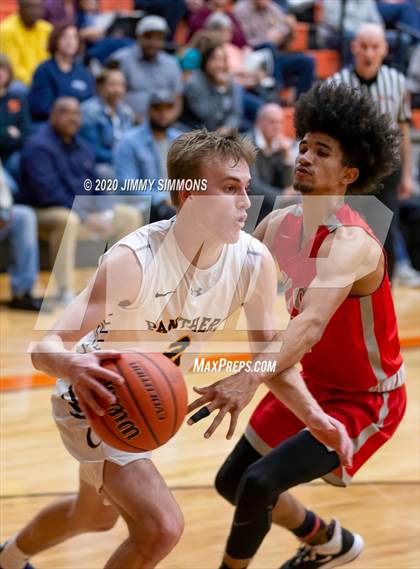Thumbnail 2 in O'Fallon vs. Alton  (IHSA 4A Regional Semifinal) photogallery.
