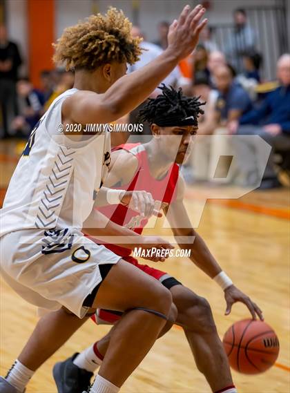 Thumbnail 2 in O'Fallon vs. Alton  (IHSA 4A Regional Semifinal) photogallery.