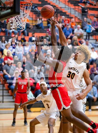 Thumbnail 3 in O'Fallon vs. Alton  (IHSA 4A Regional Semifinal) photogallery.