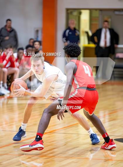 Thumbnail 1 in O'Fallon vs. Alton  (IHSA 4A Regional Semifinal) photogallery.