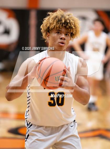 Thumbnail 2 in O'Fallon vs. Alton  (IHSA 4A Regional Semifinal) photogallery.