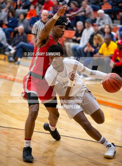 Thumbnail 2 in O'Fallon vs. Alton  (IHSA 4A Regional Semifinal) photogallery.