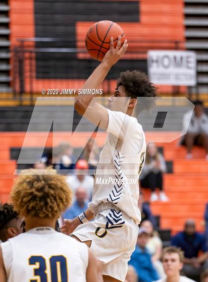 Thumbnail 3 in O'Fallon vs. Alton  (IHSA 4A Regional Semifinal) photogallery.