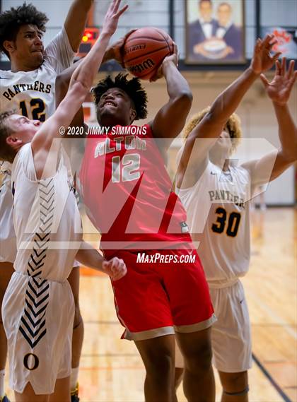 Thumbnail 1 in O'Fallon vs. Alton  (IHSA 4A Regional Semifinal) photogallery.