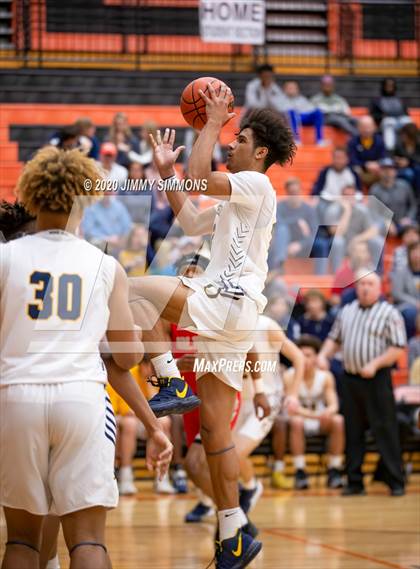 Thumbnail 1 in O'Fallon vs. Alton  (IHSA 4A Regional Semifinal) photogallery.