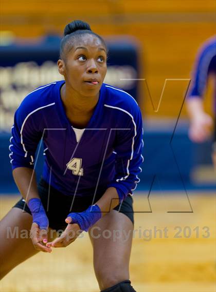 Thumbnail 3 in Clark vs. Warren photogallery.