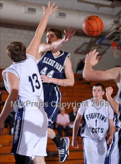 Thumbnail 2 in College Park vs Rim of the World (MaxPreps Holiday Classic) photogallery.