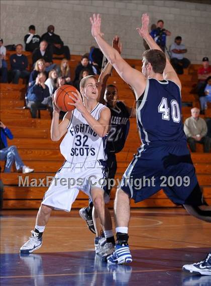 Thumbnail 1 in College Park vs Rim of the World (MaxPreps Holiday Classic) photogallery.