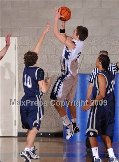 Thumbnail 3 in College Park vs Rim of the World (MaxPreps Holiday Classic) photogallery.