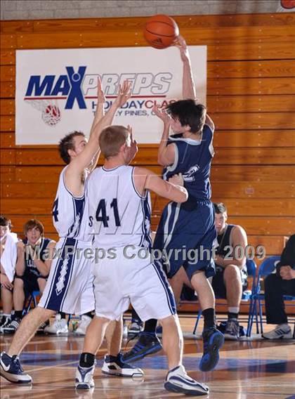 Thumbnail 2 in College Park vs Rim of the World (MaxPreps Holiday Classic) photogallery.