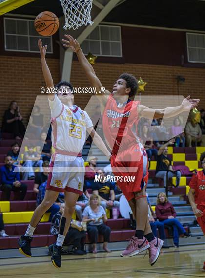 Thumbnail 2 in Salpointe Catholic vs Sahuaro photogallery.