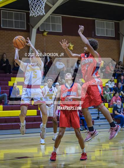 Thumbnail 2 in Salpointe Catholic vs Sahuaro photogallery.
