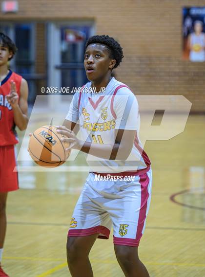 Thumbnail 1 in Salpointe Catholic vs Sahuaro photogallery.