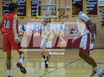 Thumbnail 1 in Salpointe Catholic vs Sahuaro photogallery.