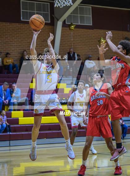Thumbnail 3 in Salpointe Catholic vs Sahuaro photogallery.