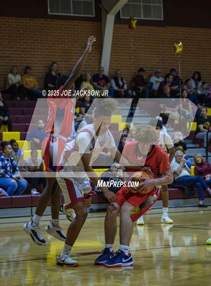 Thumbnail 2 in Salpointe Catholic vs Sahuaro photogallery.