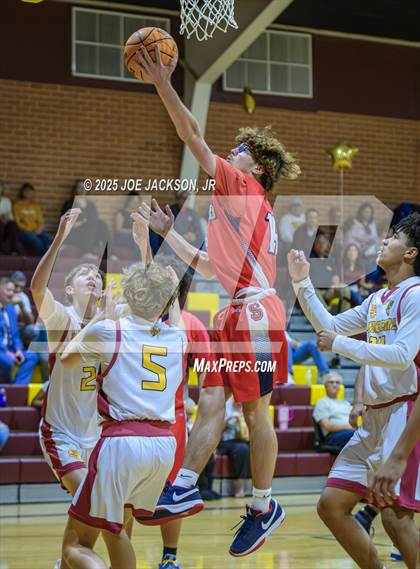 Thumbnail 2 in Salpointe Catholic vs Sahuaro photogallery.