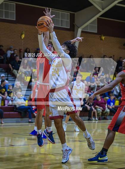 Thumbnail 1 in Salpointe Catholic vs Sahuaro photogallery.