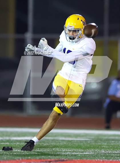 Thumbnail 1 in Dominguez vs. La Mirada  photogallery.