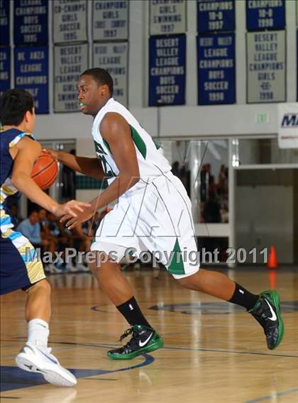 Thumbnail 2 in Foothill vs. Dorsey (MaxPreps Holiday Classic) photogallery.