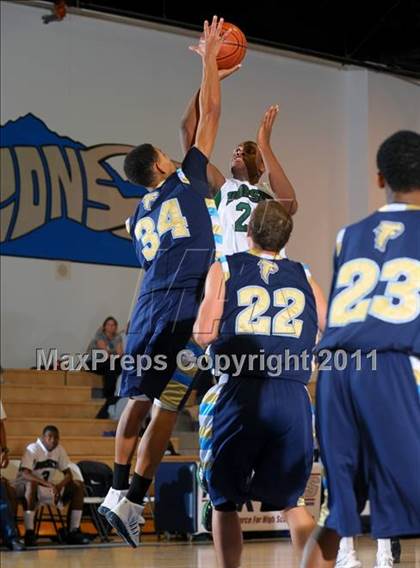 Thumbnail 2 in Foothill vs. Dorsey (MaxPreps Holiday Classic) photogallery.