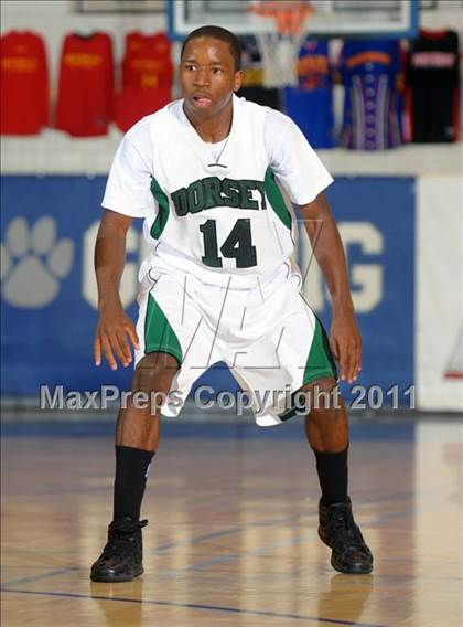 Thumbnail 3 in Foothill vs. Dorsey (MaxPreps Holiday Classic) photogallery.