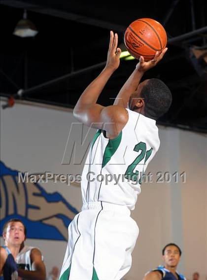 Thumbnail 1 in Foothill vs. Dorsey (MaxPreps Holiday Classic) photogallery.