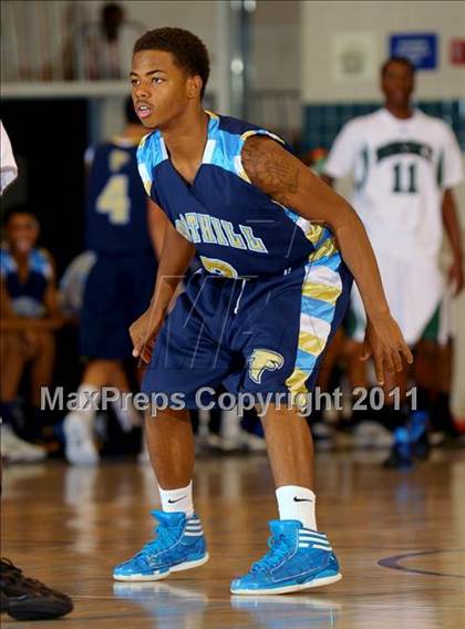 Thumbnail 2 in Foothill vs. Dorsey (MaxPreps Holiday Classic) photogallery.