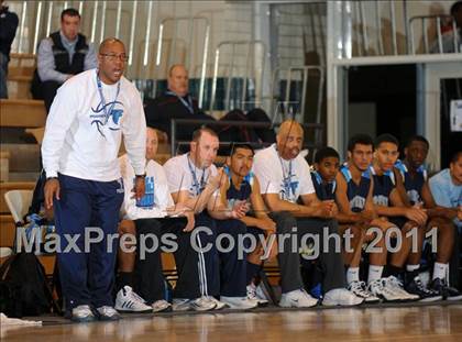 Thumbnail 1 in Foothill vs. Dorsey (MaxPreps Holiday Classic) photogallery.